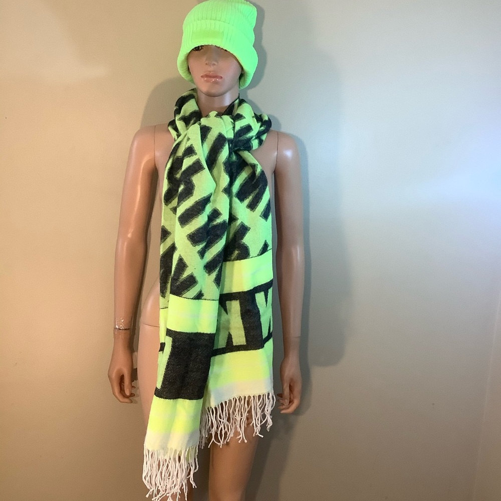🎉Pink Victoria Secret Hat&Scarf Set - Picture 2 of 4